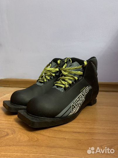 Лыжные ботинки, Лыжи