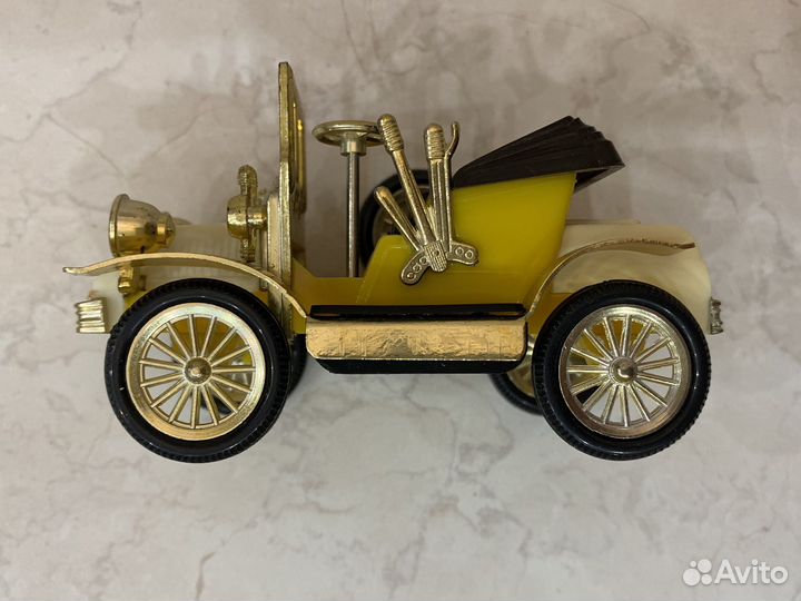 Модель автомобиля Старинная карета пластик СССР
