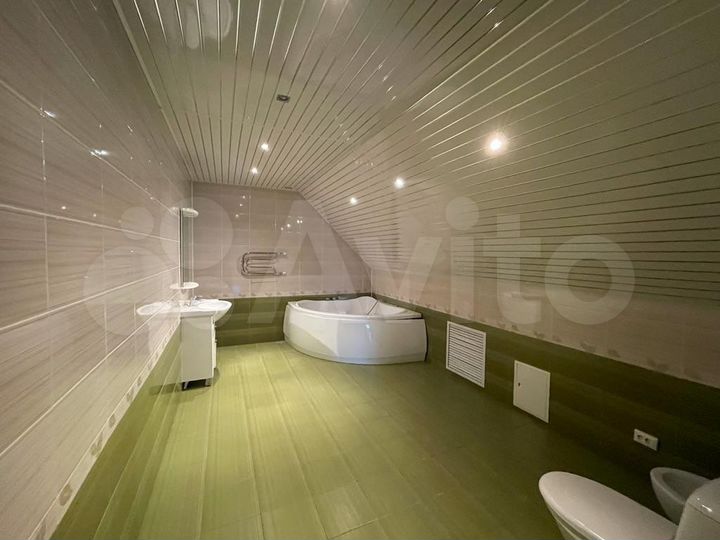 Дом 310 м² на участке 11,1 га