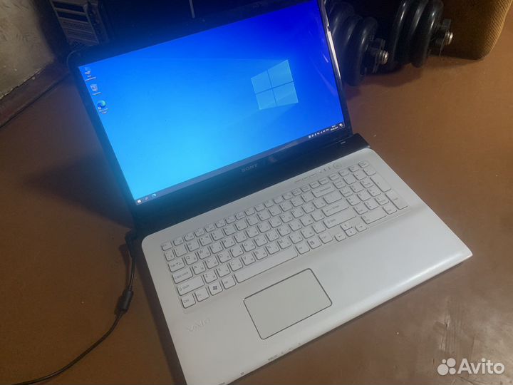 Ноутбук Sony vaio 17
