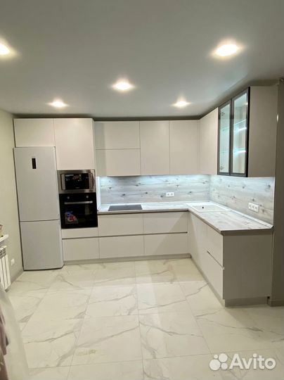 Кухонный гарнитур (любые размеры)