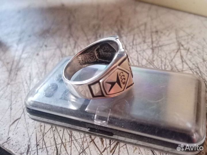 Продам кольцо серебро печатка