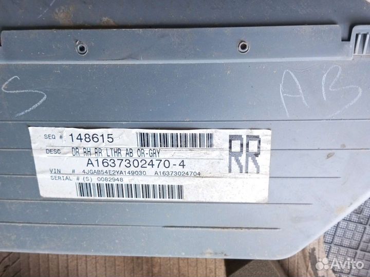 Обшивка двери задняя правая Mercedes ML 163