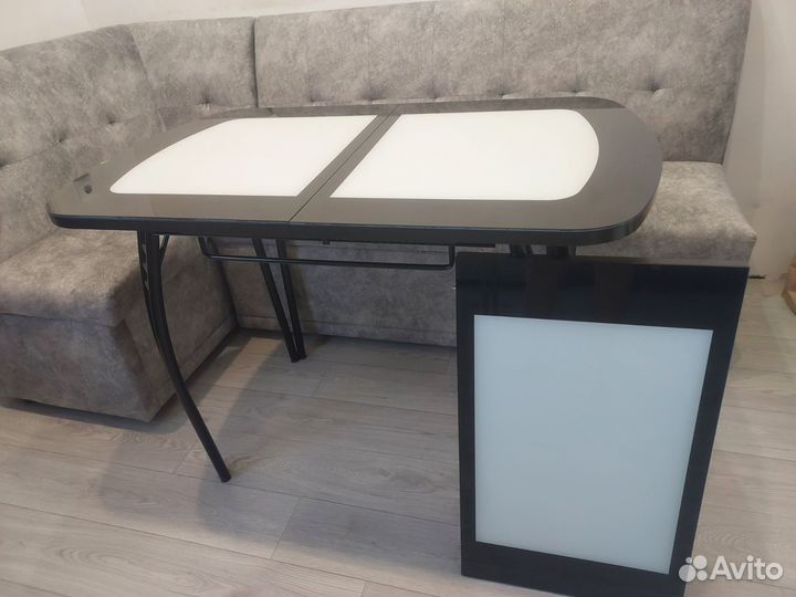 Кухонный стол