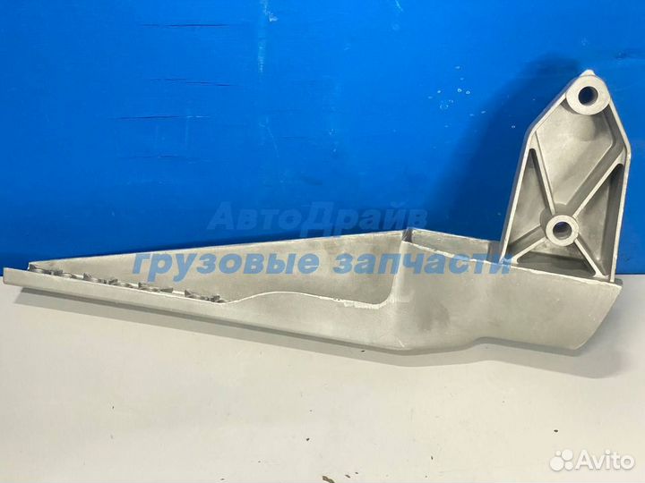 Кронштейн крепления порога Мерседес Актрос мп2 мп3 правый