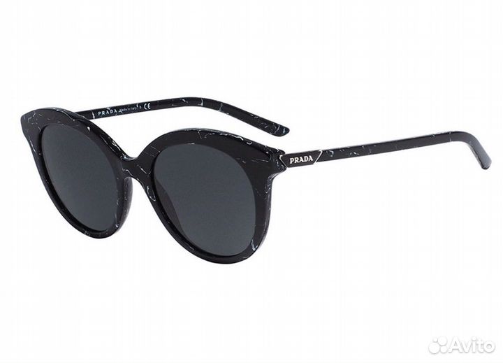 Солнечные очки Prada