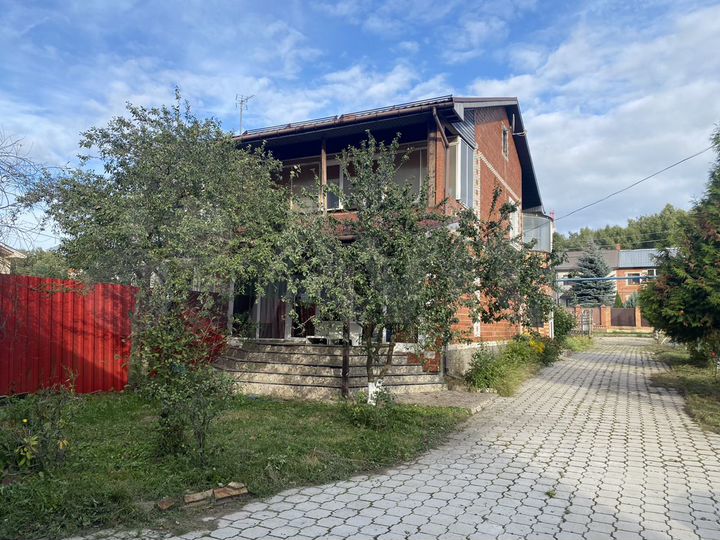 Дом 200 м² на участке 8 сот.