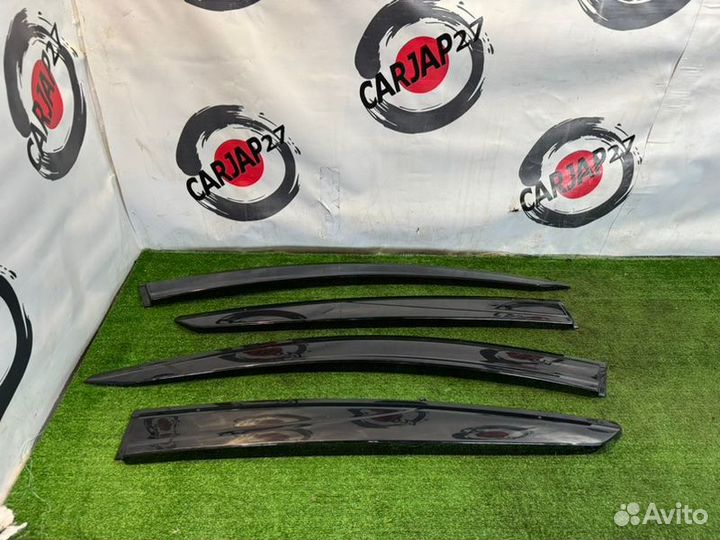 Ветровик Honda Vezel RU3 LEB 2014