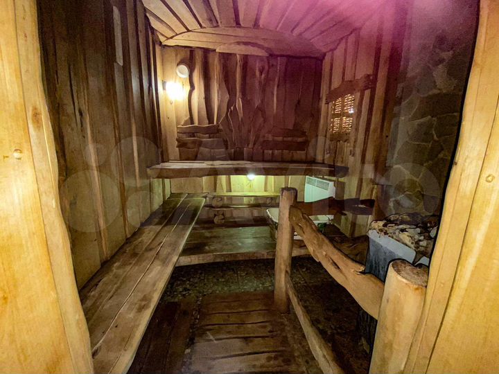 Коттедж 220 м² на участке 10 сот.