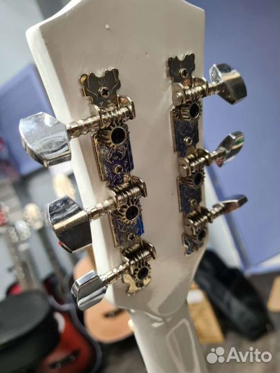 Гитара новая