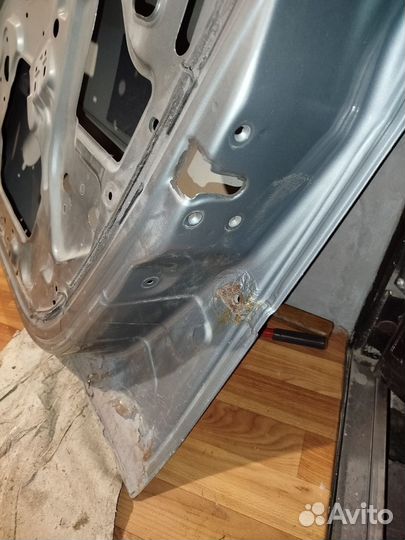 Дверь передняя правая renault logan 1
