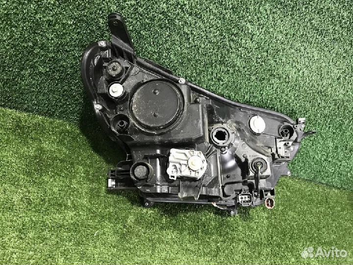 Фара левая Toyota RAV4