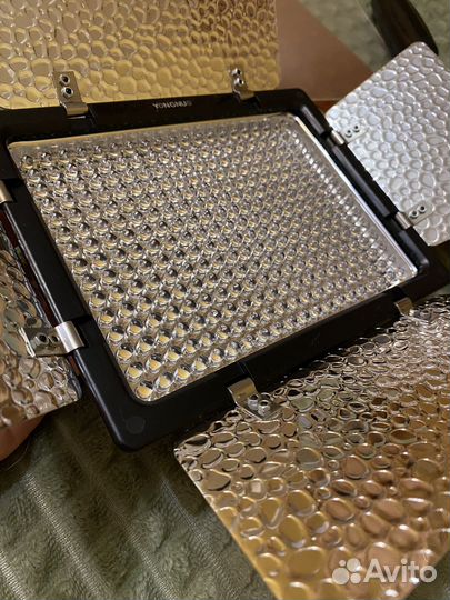 Накамерный светодиодный свет Yongnuo 300 III