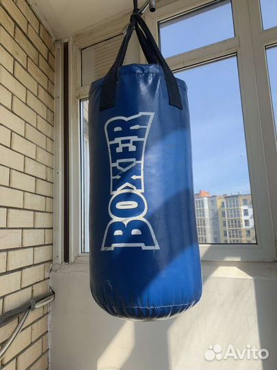 Боксерская груша и перчатки