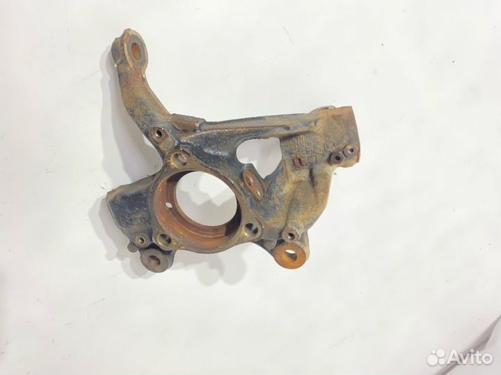 Поворотный кулак передний левый Skoda Octavia А7