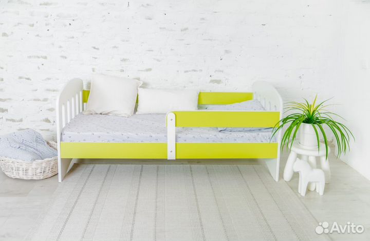 Кровать для малыша софа цвет высокий борт из лдсп