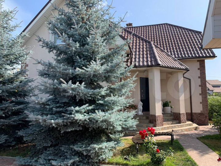 Коттедж 230 м² на участке 10 сот.