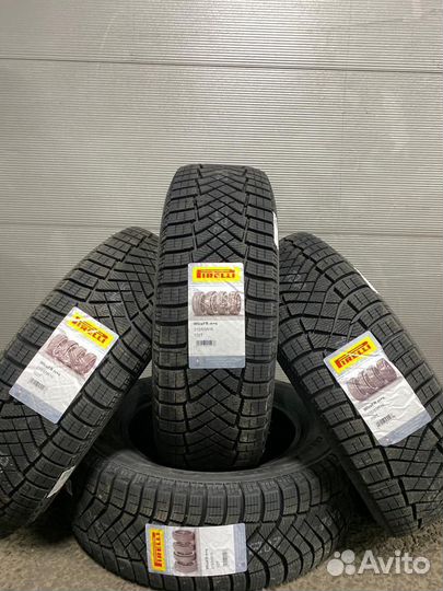 Pirelli Ice Zero FR 215/65 R16 102