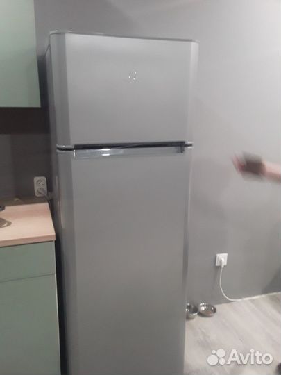 Холодильник indesit