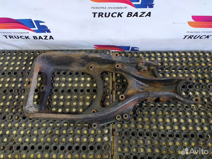 Кронштейн переднего амортизатора