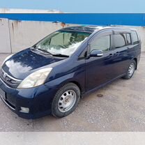 Toyota Isis 1.8 CVT, 2010, 145 000 км, с пробегом, цена 870 000 руб.