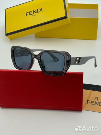 Солнцезащитные очки женские fendi