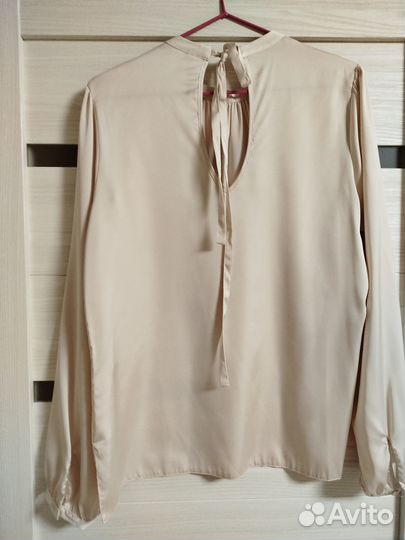 Блузка женская кремовая атласная 48 размер новая