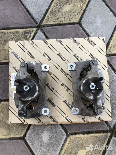 Комплект передних тормозов Toyota RAV4 V (XA50)