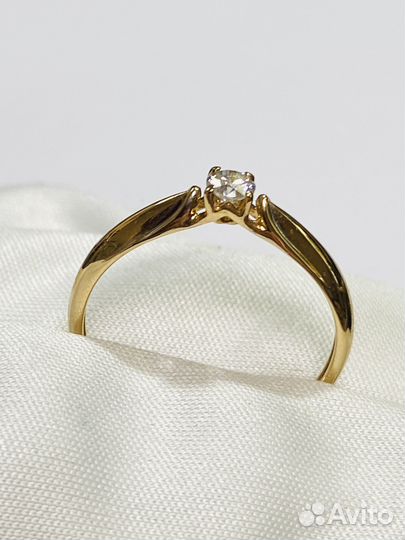 Золотое кольцо с бриллиантом (27530)*