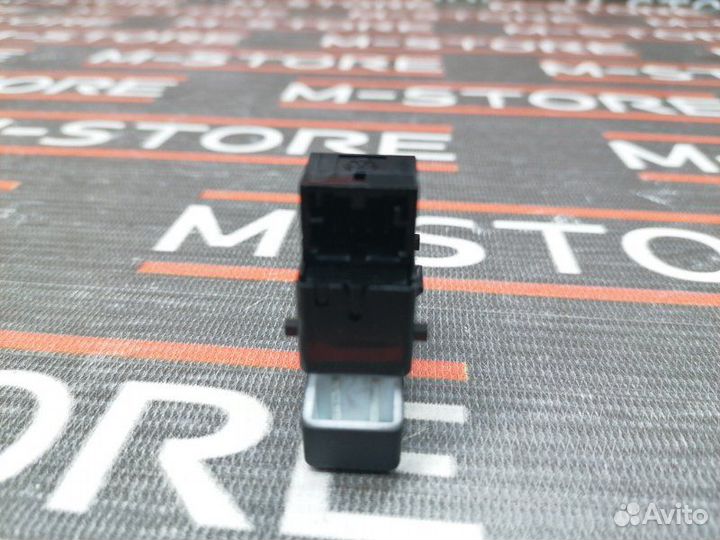 Кнопка центрального замка задняя правая Volkswagen