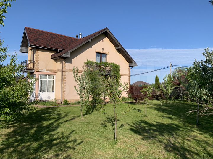 Коттедж 180 м² на участке 12 сот.