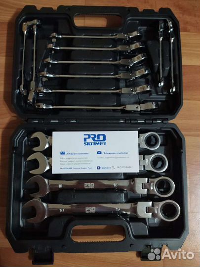 Набор инструментов в чемодане