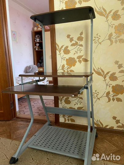 Продам компьютерный стол