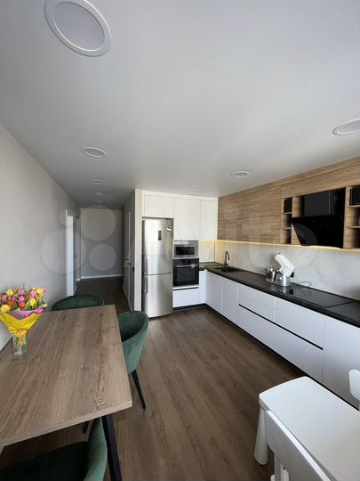 3-к. квартира, 95 м², 14/15 эт.