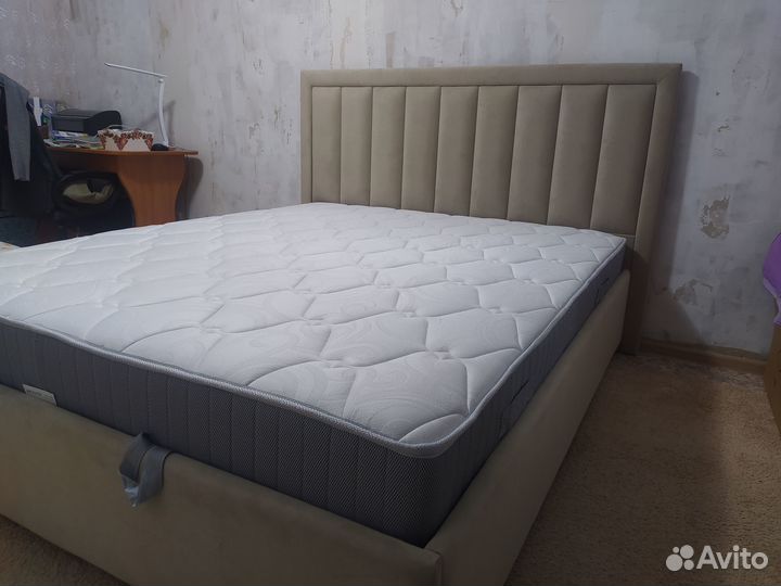 Кровать двухспальная