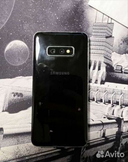Телефон Samsung galaxy s10e