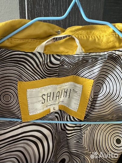 Желтая кожаная куртка