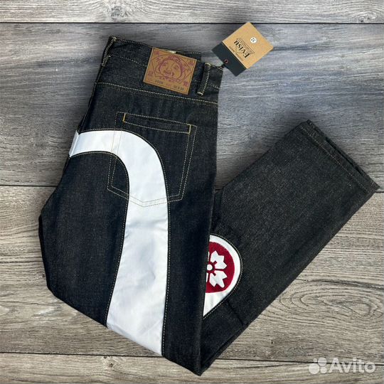 Джинсы Evisu
