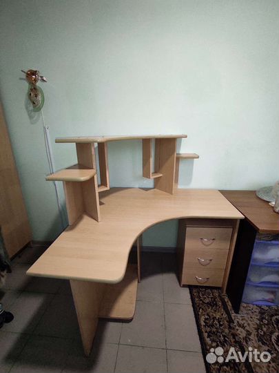 Компьютерный стол угловой с тумбой и полкой