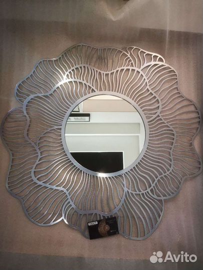 Зеркало настенное металлической Цветок