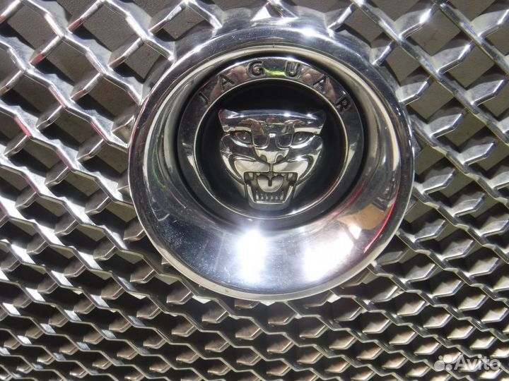 Решетка радиатора Jaguar XF