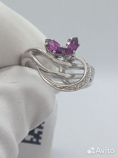 Кольцо с природным камнем Золото