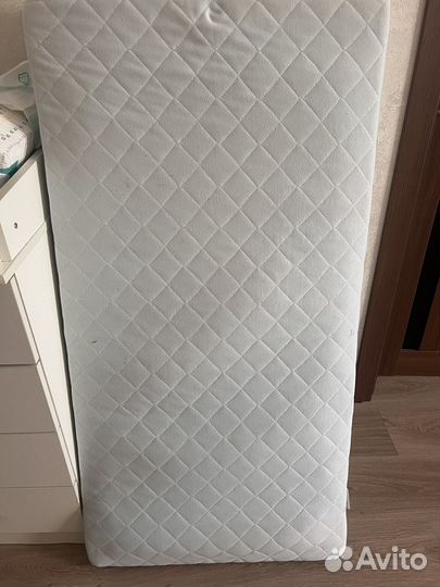 Детская кроватка с матрасом