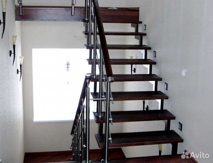 Прямая лестница на металлокаркасе