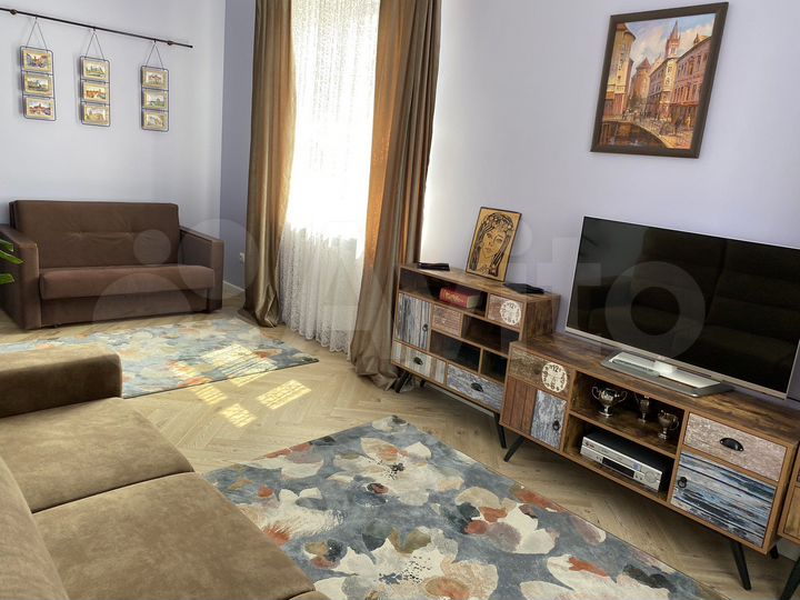 2-к. квартира, 60 м², 1/4 эт.