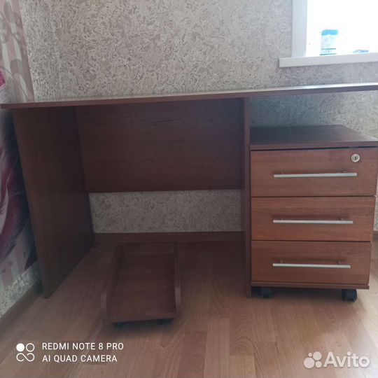 Письменный стол с полками