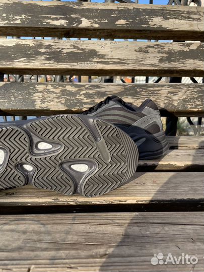 Кроссовки Adidas Yeezy boost 700