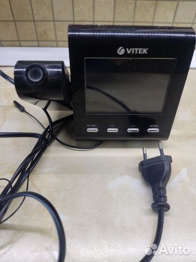 Радиочасы Vitek 3504 с проекцией