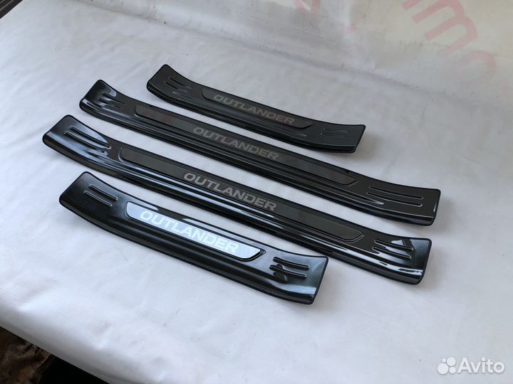 Mitsubishi Outlander 3 (12-23) накладки на пороги