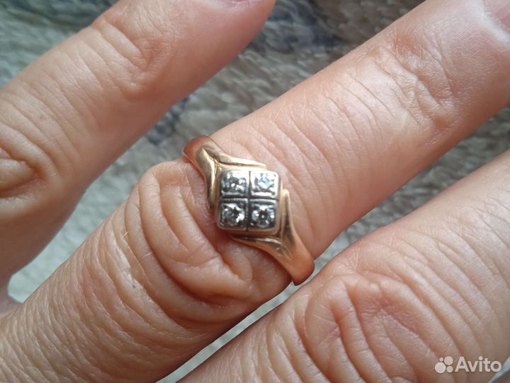 Золотое кольцо с бриллиантами СССР
